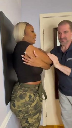 The “Magic Wall” Will Make IG Model @lala.koi Tall 😳🔥🤟🏻