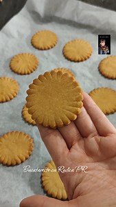 9.1K views · 54 reactions | Cele mai bune sí rapide fursecuri fragede cu caramel de Craciun se prepara in 10 minute cu doar 5 ingrediente  reteta pas cu pas aici ➡️ #Viral #fursecuri #cacao #CREMA | Bucătărește cu Rodica | Facebook