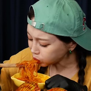 ASMR Mukbang | Spicy 🔥 Giant Whole Octopus Seafood Bokkeum Jjamppong 🐙🍜 | Eating Sounds & Recipe #fblifestyle | Riya Kapoor