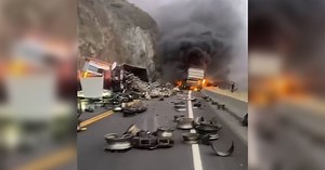 1 dead in fiery crash on Trans-Canada Highway in B.C. | Globalnews.ca