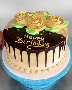 2.1K views · 47 reactions | easy ideas to decorate cakes with whipped cream and chocolate #cakedecorating #chantillycream #chocolate | Team QPTI | Facebook