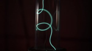Plasma in einer hausgemachten Lampe oder: Stockvideos & Filmmaterial (100 % lizenzfrei) 1091225463 | Shutterstock