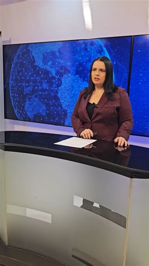 21K views · 71 reactions | Osim što se trudimo biti objektivni i tačni u dijeljenju informacija sa vama, trudimo se i što više raditi na modernizaciji naše tehnologije. To govori i činjenica da smo u posljednjih nekoliko mjeseci radili na kreiranju nove scene za našu informativnu emisiju Crno i bijelo. Sada je na tu scenu stigao i novi telepromter, koji će našim novinarima dodatno olakšati rad.   Vidimo se u 18:30 | RTV SLON | Facebook