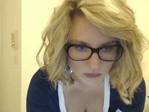 This busty webcam model would be a lot of fun in the bedroom