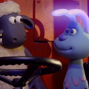 Sie ist frech, bezaubernd und Lichtjahre von zu Hause entfernt! Triff Lu-La, die neueste Bewohnerin der Mossy Bottom Farm! 💜🛸 | Shaun Das Schaf