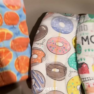 Your weeknight routine made easy! 🤷🏽‍♀️ No matter your personal routine, Honest Diapers make everything a tad bit simpler with babe. Our super absorbent diapers in a variety of fun prints have a wetness indicator blowout protection to keep babe comfy dry through the night! | The Honest Company