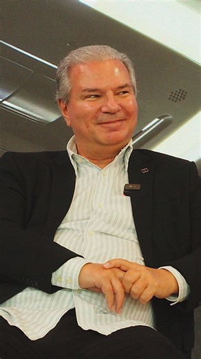 1K views · 24 reactions | O Brasil sempre foi aberto às novidades, e agora vive uma transformação silenciosa no setor automotivo. No novo episódio do Estúdio Antena 1, Ronaldo Znidarsis, CEO da Zeekr Brasil, analisa o avanço das marcas chinesas no país e o impacto que isso terá sobre o mercado. Confira o episódio completo no site da Antena 1 e entenda por que a mudança já começou. | Antena 1 | Facebook