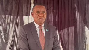 𝗔𝗰𝘁𝗶𝗻𝗴 𝗣𝗿𝗲𝘀𝗶𝗱𝗲𝗻𝘁 𝗛𝗶𝘀 𝗘𝘅𝗰𝗲𝗹𝗹𝗲𝗻𝗰𝘆 𝗦𝗹𝘂𝗺𝗯𝗲𝗿 𝗧𝘀𝗼𝗴𝘄𝗮𝗻𝗲 𝘁𝗵𝗶𝘀 𝗮𝗳𝘁𝗲𝗿𝗻𝗼𝗼𝗻 𝘃𝗶𝘀𝗶𝘁𝗲𝗱 𝘁𝗵𝗲 𝗳𝗮𝗺𝗶𝗹𝘆 𝗼𝗳 𝗙𝗼𝗿𝗺𝗲𝗿 𝗠𝗶𝗻𝗶𝘀𝘁𝗲𝗿 𝗼𝗳 𝗗𝗲𝗳𝗲𝗻𝗰𝗲, 𝗝𝘂𝘀𝘁𝗶𝗰𝗲 𝗮𝗻𝗱 𝗦𝗲𝗰𝘂𝗿𝗶𝘁𝘆 𝗠𝗿. 𝗦𝗵𝗮𝘄 𝗞𝗴𝗮𝘁𝗵𝗶 𝗶𝗻 𝗕𝗼𝗯𝗼𝗻𝗼𝗻𝗴 𝘁𝗼 𝗴𝗶𝘃𝗲 𝘁𝗵𝗲𝗺 𝗮 𝗺𝗲𝘀𝘀𝗮𝗴𝗲 𝗼𝗳 𝗰𝗼𝗻𝗱𝗼𝗹𝗲𝗻𝗰𝗲. 𝗧𝗵𝗶𝘀 𝗳𝗼𝗹𝗹𝗼𝘄𝘀 𝘁𝗵𝗲 𝗽𝗮𝘀𝘀𝗶𝗻𝗴 𝗼𝗻 𝗼𝗳 𝗠𝗿. 𝗦𝗵𝗮𝘄 𝗞𝗴𝗮𝘁𝗵𝗶’𝘀 𝗺𝗼𝘁𝗵𝗲𝗿 𝗠𝗿𝘀. 𝗕𝗮𝗯𝘆 𝗞𝗴𝗼𝗺𝗼𝘁𝘀�