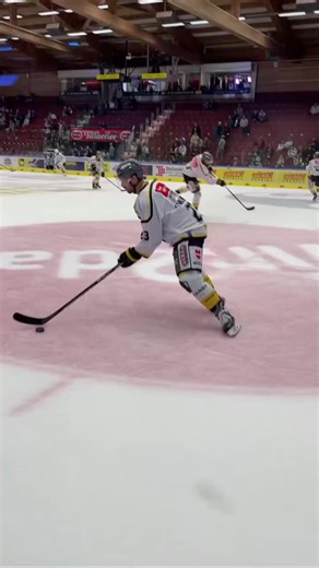 Rick Schofield is back!! 🤩 #HCPustertal | HC Pustertal