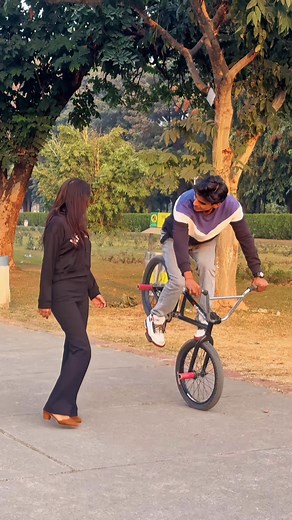 Reaction Dekho Ladki Ka😉😍 #facebookreelsviral #satyambmx #stuntman #reaction #bmx #girls | Satyam Kumar
