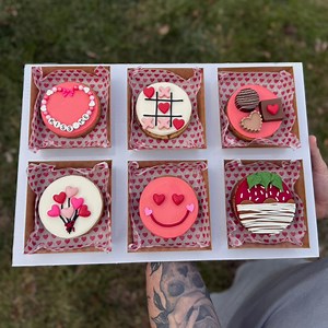 2.9M views · 42K reactions | A box of chocolate isn’t gonna cut it this year 勺 #milkandcookiecakes #cookiecake #asmr #valentinesday #valentine | Milk & Cookie Cakes | Facebook