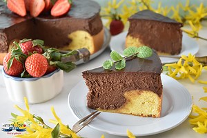 20 reactions · 8 comments | Pasca cu ciocolata si blat de pandispan, prajitura cu ciocolata, prajitura cu branza, cheesecake, tarta cu ciocolata, cum vreti sa-i ziceti ar putea fi si o adevarata delectare de Inaltare pentru toata familia. Iar cei care tin la traditii o pot pregati in orice alta zi. RETETA VIDEO ⏯https://youtu.be/iAPf6h34VIk RETETA SCRISA ▶ https://bit.ly/4iZhCbr #pasca #pascacuciocolata #pascacublat #retetepaste #retetavideo #pascarapida | Reteta-Video | Facebook