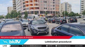 Plot 1662 qytetarë, kanë përfituar nga lehtësimi i procedurave për ndryshimin e kategorisë së lejes së drejtimit.Lajmin e bën të ditur Drejtoria e Përgjithshme e Shërbimeve të Transportit Rrugor, e cila informon se janë lehtësuar procedurat për lejet e drejtimit | BLU TV