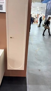 Mobilier baie Japandi cu accesorii aurii pentru o baie plină de energie pozitivă! ❤️🤎#designinterior #design #interiordesign #mobilier #bathroom #mobilierbaie #japandi #designjapandi #japandistyle #japandiinterior | Bianca-Interior Design