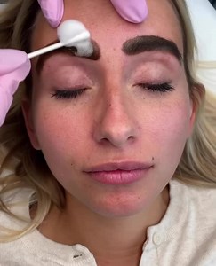 ❤️‍🔥 Microblading ❤️‍🔥 Color: Phibrows Brown 3 SUPER Du wünschst dir perfekt geformte, natürliche und symmetrische Augenbrauen? Dann ist Microblading genau das richtige für dich Termine: WhatsApp 015737182614 Infos/Preise: www.browtifulstudio.de | Browtiful