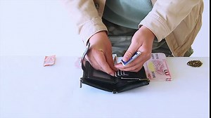 Wallet for Men Slim Mens Wallet RFID Blocking Bifold leather Wallet with Anti-Theft Chain, id window, credit card wallet, Gifts for him (Khaki)