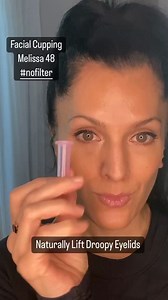 Benefits of this simple facial cupping technique for saggy eyelids: ☑️promotes circulation bringing fresh blood to the surface ☑️stimulates collagen ☑️strengthens skin & connective tissue New to Face Yoga?! Download the Free Starter Guide with video and Learn 5 Face Yoga Techniques. Link in bio. 💕 | Melissa Chapman Wellness