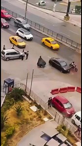 😬Hombre disfrazado de #Batman sale a “salvar” #Ecuador 🦇 | EnlaceMx Noticias