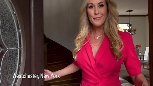 Very hot #cougar #hotmom answers the door, what are you doing? #hotmomlife #cougars