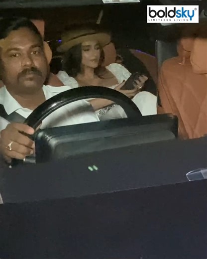 From Malaika Arora to Trupti Dimri at Karan Johar's party Karan Johar threw a grand party at his house on Wednesday night, where all the Bollywood stars attended. Let's see who was seen at this party. Vijay Verma and Tamannaah Bhatia arrived in the same car. Sonam Kapoor, who is away from films these days, was also seen at Karan Johar's party. #KaranJoharHouseParty #triptidimrikaranjoharparty #tamannahbhatiakaranjoharparty #karanjoharpartyvideo #karanjoharpartyfullvideo | Boldsky