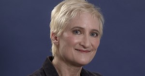 Jill Sobule, the singer-songwriter known for ‘I Kissed a Girl,’ has died in a fire