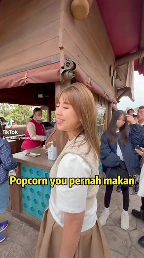 Popcorn macam rasa Twisti u pernah try tak ? Tengok apa harimau cakap rasanya popcorn ni 😆😆 #daddylucas #idou #tiktoktravel #disneyland | Daddy Lucas