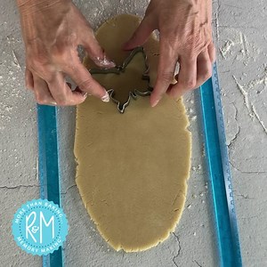 R&M Balloon Bunch Cookie Cutter 4.5" - Stainless Steel