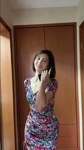 Mature and Beautiful Chinese MILF Housewife Dancing | 成熟で美しい中国の若妻が踊る