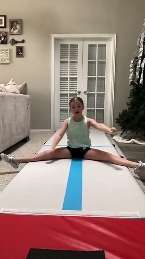 How to do a toe touch cheer jump. #toetouch