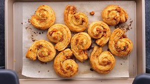 These Parmesan Puff Pastry Pinwheels are an easy puff pastry appetizer recipe of light and fluffy puff pastry filled with Parmesan, pancetta, and parsley! RECIPE: https://www.homemadeinterest.com/parmesan-puff-pastry-pinwheels/ | Home Made Interest | Facebook