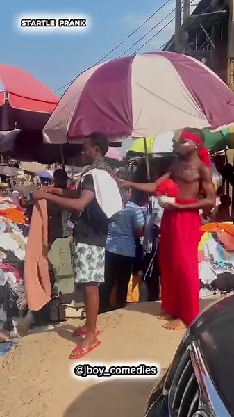 9K views · 305 reactions | Startle prank 藍藍藍 #prankvideo #fbreelsvideo #trendingreels #goviral #foryoupage #fypシ | Jboy Comedies | Facebook