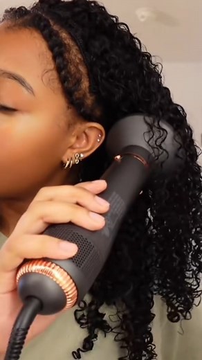 Yall cant tell me this aint my real hair… Search your perfect match hair extensions at link below www.curlsqueen.com SKU: CQ105 Hair length: 20 inches Texture: Water Kinky Curly (3b/3c Hair Texture) √ 100% High Grade Brazilian Virgin Human Hair √ Upgrade 10 Pcs Set for A Full Head √ Double Wefted and Double Dawn √ True To Length √ Thick & Full From Top To End Curlsqueen Clip in Hair Extensions are all made of high grade virgin human hair which could be colored and bleached. They are also double