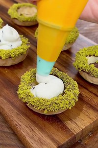 Cannoli Cups These are super easy to make, great for a party and delish ♥️ Full Recipe in comments ⬇️ #wednesdayvibes #holycannoli #bakingvideo #bakingfromscratch #onebite #cannolilovers #bakingfromscratch #ilovetobake | The Salty Cooker
