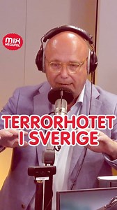 Så tänker Magnus Ranstorp, terrorexpert, kring den höjda terrorhotnivån. Lyssna vidare på fler råd, om varför han forskar på terror och hans mest minnesvärda delar av sin karriär via länken i bio 🔗 @mixmegapol #terror #terrorhot #sverige #råd #säkerhet #trygg | Mix Megapol