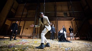 Theater: Degen-Unfall im Theater – Lars Eidinger stoppt Vorstellung