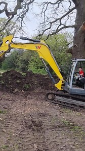 8.3K views · 63 reactions | 5årig maskinist i en Wacker Neuson ET90 han har det nog i blodet som son till callum.mckie1 , när debuterade ni i en maskin? The future right here, 5 year old on the Sunday shift!! Whilst I’ve got his 65 on site, he is happy shifting muck on daddy’s 90! Fucking proud!! #futureoperator #fatherandson #wackerneuson #ET90 #rototilt #r3 #maskineröverallt #ungmaskinist | Maskinkanalen | Facebook