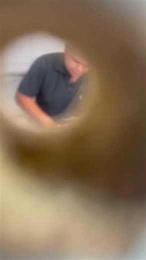 Espiando a gordo en el baño