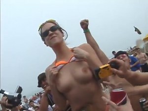 Girls Flash On Spring Break