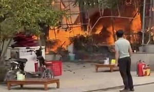 Công an vào cuộc điều tra vụ quán thịt chó 'triệu view' TikTok ở Lào Cao bốc cháy dữ dội