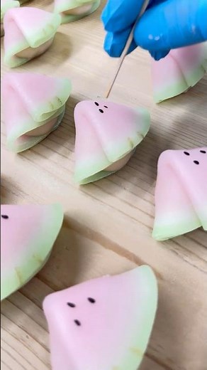 愛らしい外郎製のすいかです🍉 #和菓子 #外郎 #すいか
