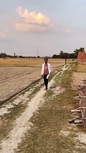 Walking…😎 #reels #reelsvideo #reelitfeelit #f4 #walking #trendingsongs #trendingnow #bhojpurilover #village #viralvideos #viralreels #indiareels❤️ | Vishnu Gupta