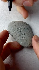 #Seiliu_pattern for day 17 of #Inktober2024, this one was so easy ((: It’s a ribbon pattern from my Grids&Ribbons deck: https://alenalight.etsy.com/listing/1767291915 ✨💙✨#pattern_by_alena #LuxTokens #paintedpebbles #inktobertangles2024 #inktober2024_alena_light #Inktober2024 UniPin fine liners, gray Pentel Brush Sign Pen, POSCA pencils Smooth sea stone from hot Batumi, Georgia. | Alena Light draws