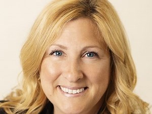 Professional Women’s Network Honors Hearn with Ignitor Award