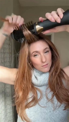 One small tip, major difference! What’s a wig tip you wish you knew sooner? Drop it below to help your wig sisters out ⬇️ @carlynwilson84 shares a lesson every wig wearer should know: using a little heat helps maintain heat-friendly synthetic fiber and keeps styles like Scene Stealer looking their best. Carly is wearing Scene Stealer in Shaded Iced Pumpkin Spice. Find it in your favorite shade: https://bit.ly/2oDRqc2 | Raquel Welch Wigs