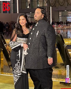 Mukesh Ambani's Son Anant Ambani With Radhika Merchant And Akash Ambani With Wife Shloka Mehta At Nita Ambani Mukesh Ambani Cultural Centre Launch, Rani Mukherjee Spotted in Juhu. #AnantAmbani #RadhikaMerchant #AkashAmbani #ShlokaMehta #RaniMukherjee | Bollywood Society