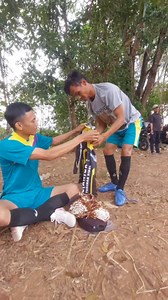 Begini akibat kalau ga kebagian kaos bola | Petualang Desa