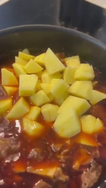 13K views · 882 reactions | Gulaș, sau gulyas (citit guiaș), un...