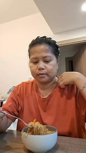 Mabaho daw ang ukay bakit daw ako nagsusuot? Abay hindi ga uso ang maglaba? Ay sya kain muna ng pansit at nv malinawan ang isip! #sarisaringulam | Sari saring Ulam