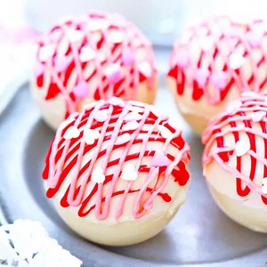 Valentine’s Day Hot Chocolate Bombs https://sweetandsavorymeals.com/valentines-day-hot-chocolate-bombs/ | Sweet and Savory Meals