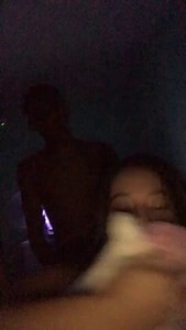 Novinha de 18 aninhos caiu na Net dando g0stoso para o vizinho que é policial 🍑